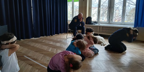 Powiększ grafikę: wizyta-strazy-miejskiej-z-psem-688541.jpg