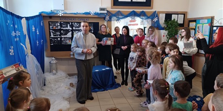 Powiększ grafikę: wizyta-wiceprezydentki-gdanska-moniki-chabior-w-przedszkolu-nr-67-wesole-skrzaty-672220.jpg