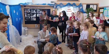 Powiększ grafikę: wizyta-wiceprezydentki-gdanska-moniki-chabior-w-przedszkolu-nr-67-wesole-skrzaty-672221.jpg