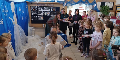 Powiększ grafikę: wizyta-wiceprezydentki-gdanska-moniki-chabior-w-przedszkolu-nr-67-wesole-skrzaty-672222.jpg