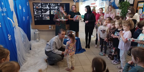 Powiększ grafikę: wizyta-wiceprezydentki-gdanska-moniki-chabior-w-przedszkolu-nr-67-wesole-skrzaty-672224.jpg