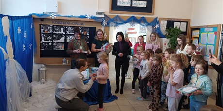 Powiększ grafikę: wizyta-wiceprezydentki-gdanska-moniki-chabior-w-przedszkolu-nr-67-wesole-skrzaty-672225.jpg