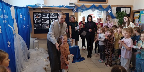 Powiększ grafikę: wizyta-wiceprezydentki-gdanska-moniki-chabior-w-przedszkolu-nr-67-wesole-skrzaty-672227.jpg