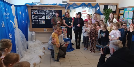 Powiększ grafikę: wizyta-wiceprezydentki-gdanska-moniki-chabior-w-przedszkolu-nr-67-wesole-skrzaty-672232.jpg