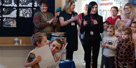 Powiększ grafikę: wizyta-wiceprezydentki-gdanska-moniki-chabior-w-przedszkolu-nr-67-wesole-skrzaty-672233.jpg