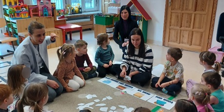 Powiększ grafikę: wizyta-wiceprezydentki-gdanska-moniki-chabior-w-przedszkolu-nr-67-wesole-skrzaty-672243.jpg