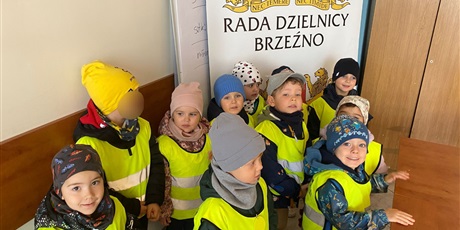 Powiększ grafikę: wyjscie-dzieci-z-grupy-chochliki-do-rady-dzielnicy-brzezno-646513.jpg