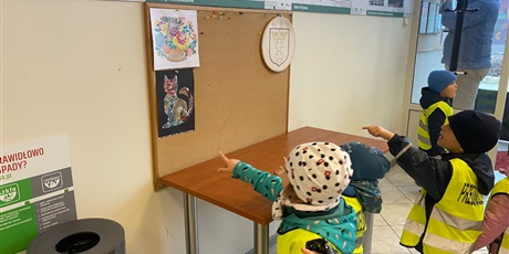 Powiększ grafikę: wyjscie-dzieci-z-grupy-chochliki-do-rady-dzielnicy-brzezno-646517.jpg