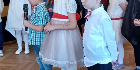 Powiększ grafikę: wystep-dzieci-z-grupy-elfow-dla-rodzicow-z-okazji-swieta-11-listopada-653088.jpg