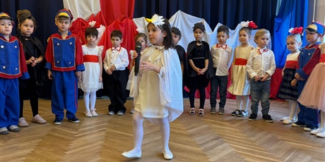 Powiększ grafikę: wystep-dzieci-z-przedszkola-nr-67-dla-przedszkola-nr-44-z-okazji-swieta-niepodleglosci-655224.jpg