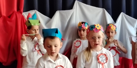 Powiększ grafikę: wystep-dzieci-z-przedszkola-wesole-skrzaty-z-okazji-dnia-niepodleglosci-653667.jpg