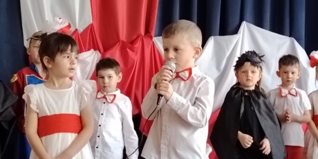 Powiększ grafikę: wystep-dzieci-z-przedszkola-wesole-skrzaty-z-okazji-dnia-niepodleglosci-653696.jpg