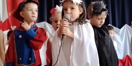 Powiększ grafikę: wystep-dzieci-z-przedszkola-wesole-skrzaty-z-okazji-dnia-niepodleglosci-653719.jpg