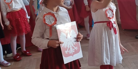 Powiększ grafikę: wystep-dzieci-z-przedszkola-wesole-skrzaty-z-okazji-dnia-niepodleglosci-653734.jpg