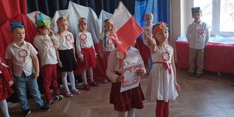 Powiększ grafikę: wystep-dzieci-z-przedszkola-wesole-skrzaty-z-okazji-dnia-niepodleglosci-653735.jpg