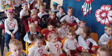 Powiększ grafikę: wystep-dzieci-z-przedszkola-wesole-skrzaty-z-okazji-dnia-niepodleglosci-653770.jpg