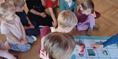 Powiększ grafikę: zajecia-z-robotyki-dla-wszystkich-grup-wesolych-skrzatow-655936.jpg