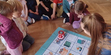 Powiększ grafikę: zajecia-z-robotyki-dla-wszystkich-grup-wesolych-skrzatow-655937.jpg