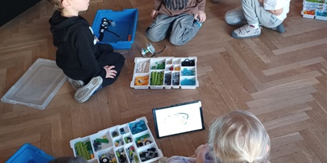 Powiększ grafikę: zajecia-z-robotyki-dla-wszystkich-grup-wesolych-skrzatow-655939.jpg