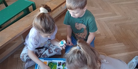 Powiększ grafikę: zajecia-z-robotyki-dla-wszystkich-grup-wesolych-skrzatow-655940.jpg