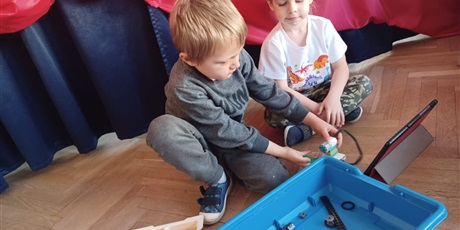 Powiększ grafikę: zajecia-z-robotyki-dla-wszystkich-grup-wesolych-skrzatow-655946.jpg