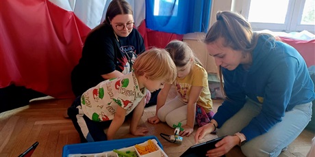 Powiększ grafikę: zajecia-z-robotyki-dla-wszystkich-grup-wesolych-skrzatow-655947.jpg