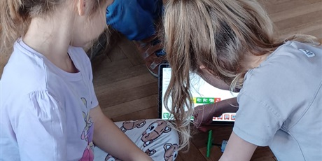 Powiększ grafikę: zajecia-z-robotyki-dla-wszystkich-grup-wesolych-skrzatow-655950.jpg