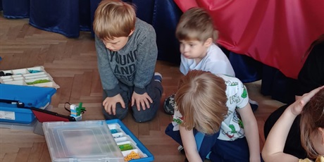 Powiększ grafikę: zajecia-z-robotyki-dla-wszystkich-grup-wesolych-skrzatow-655951.jpg