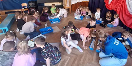 Powiększ grafikę: zajecia-z-robotyki-dla-wszystkich-grup-wesolych-skrzatow-655955.jpg