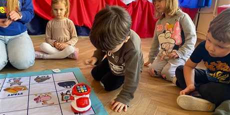 Powiększ grafikę: zajecia-z-robotyki-dla-wszystkich-grup-wesolych-skrzatow-655963.jpg
