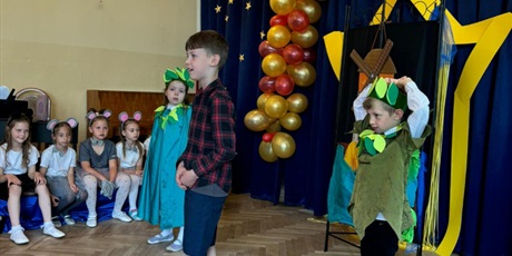 Powiększ grafikę: zakonczenie-roku-dzieci-z-najstarszej-grupy-koszalkow-opalkow-706273.jpg