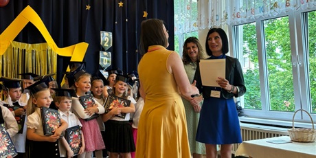 Powiększ grafikę: zakonczenie-roku-dzieci-z-najstarszej-grupy-koszalkow-opalkow-706334.jpg