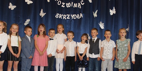 Powiększ grafikę: zakonczenie-roku-najstarszej-grupy-koszalkow-opalkow-543103.jpg