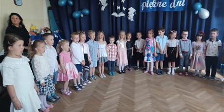 Powiększ grafikę: zakonczenie-roku-w-elfach-chochlikach-i-krasnoludkach-631281.jpg