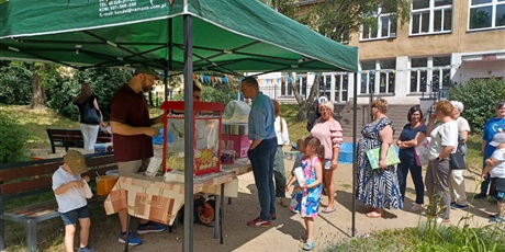 Powiększ grafikę: zakonczenie-roku-w-elfach-chochlikach-i-krasnoludkach-631295.jpg