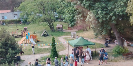 Powiększ grafikę: zakonczenie-roku-w-elfach-chochlikach-i-krasnoludkach-631301.jpg