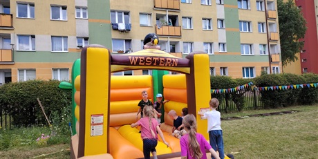 Powiększ grafikę: zakonczenie-roku-w-elfach-chochlikach-i-krasnoludkach-631303.jpg