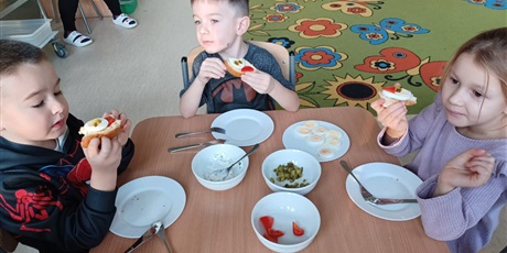 Powiększ grafikę: zdrowe-kanapki-mikolajowe-w-naszym-przedszkolu-666523.jpg