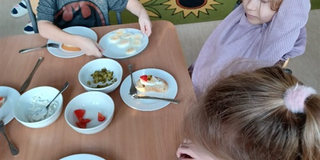 Powiększ grafikę: zdrowe-kanapki-mikolajowe-w-naszym-przedszkolu-666531.jpg