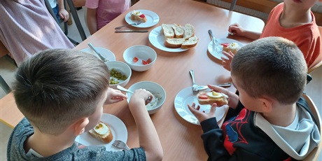 Powiększ grafikę: zdrowe-kanapki-mikolajowe-w-naszym-przedszkolu-666533.jpg