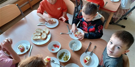 Powiększ grafikę: zdrowe-kanapki-mikolajowe-w-naszym-przedszkolu-666535.jpg