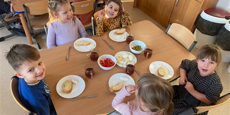 Powiększ grafikę: zdrowe-kanapki-mikolajowe-w-naszym-przedszkolu-666539.jpg