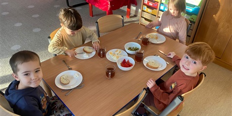 Powiększ grafikę: zdrowe-kanapki-mikolajowe-w-naszym-przedszkolu-666540.jpg