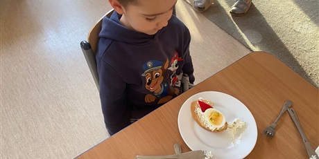 Powiększ grafikę: zdrowe-kanapki-mikolajowe-w-naszym-przedszkolu-666545.jpg