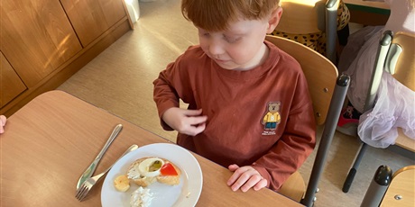 Powiększ grafikę: zdrowe-kanapki-mikolajowe-w-naszym-przedszkolu-666546.jpg