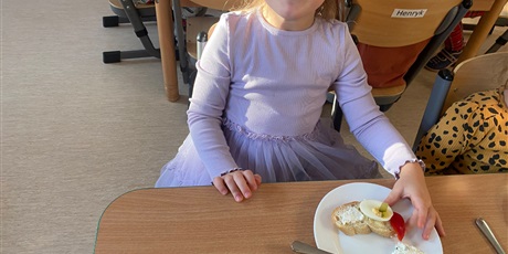 Powiększ grafikę: zdrowe-kanapki-mikolajowe-w-naszym-przedszkolu-666548.jpg