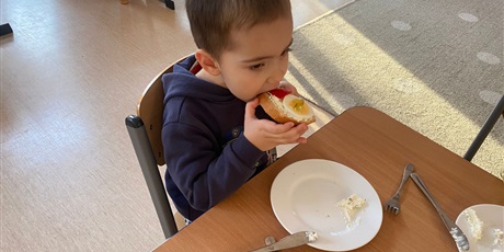 Powiększ grafikę: zdrowe-kanapki-mikolajowe-w-naszym-przedszkolu-666552.jpg