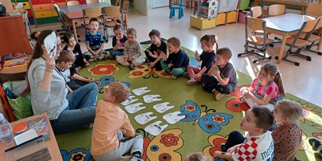 Powiększ grafikę: zdrowy-usmiech-gimnastyka-buzi-i-jezyka-zajecia-z-pania-logopeda-marita-678616.jpg