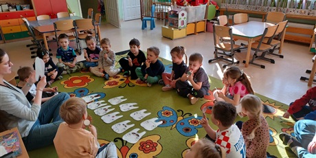 Powiększ grafikę: zdrowy-usmiech-gimnastyka-buzi-i-jezyka-zajecia-z-pania-logopeda-marita-678621.jpg