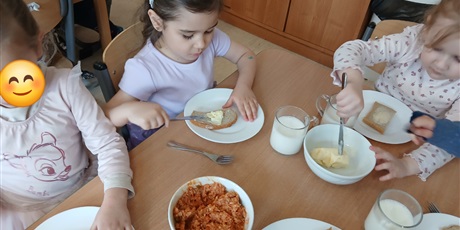 Powiększ grafikę: zdrowy-zielono-zolty-tydzien-w-przedszkolu-wesole-skrzaty-688506.jpg